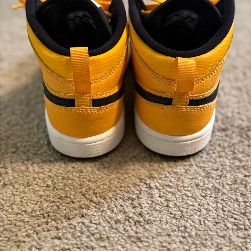 *NEW* Jordan Kids' Yellow / Gold and Black Sneakers - Picture 4 of 6
